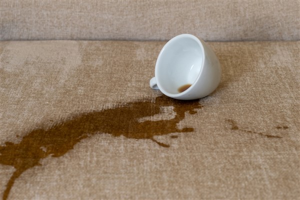 כתם קפה על הספה