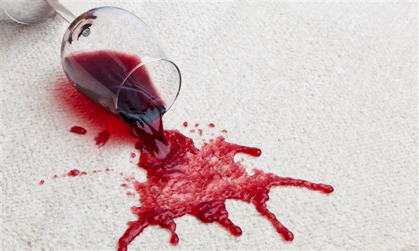הסרת כתם יין אדום מהספה